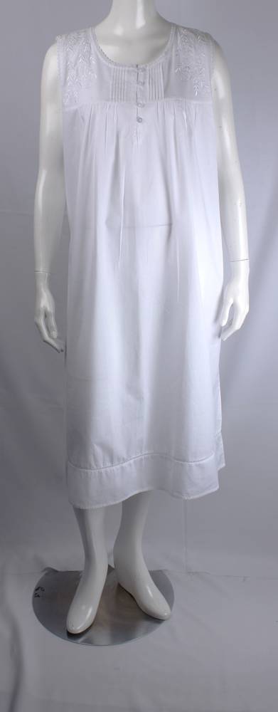 Alice & Lily sleeveless nightie w   embr. white floral, lace trim  white  STYLE :AL/ND-481